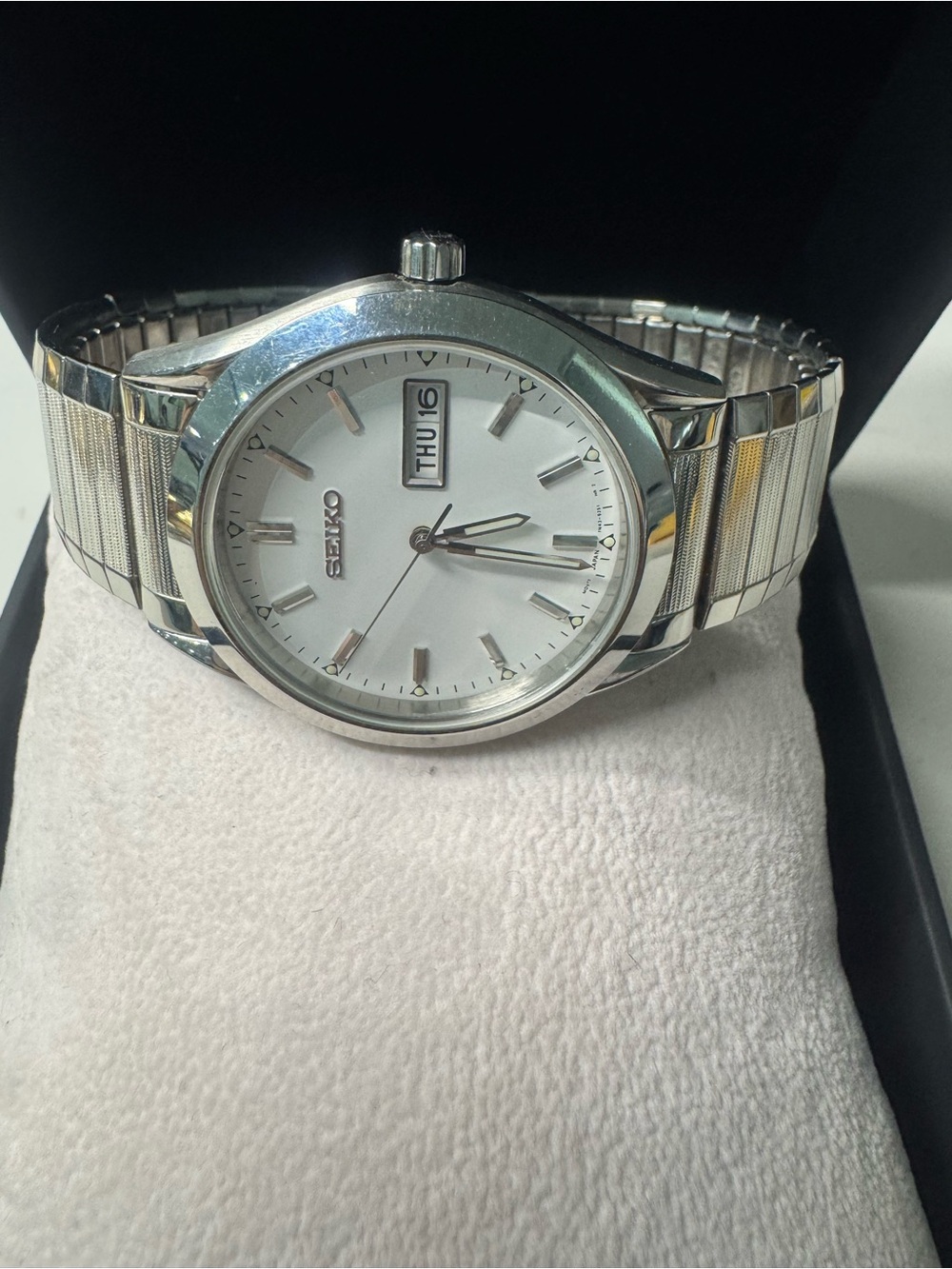 #147 Seiko Silver and White Men's Day-Date Watch - Picture 3 of 6
